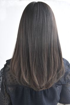 Hairstyles With No Layers, Korean Haircut Straight, Medium Haircut Ideas For Thick Hair, Simple Long Haircut, Asian Medium Haircut, Medium Length Haircut For Thick Hair Straight, Korean Straight Hair