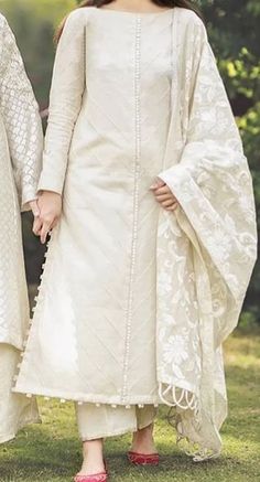 Pakistani Dresses Casual, Beautiful Pakistani Dresses, Salwar Kamiz, Dress Neck Designs, Dress Design Patterns, Kurti Neck Designs, Kurti Designs Party Wear, Sleeves Designs For Dresses, Simple Pakistani Dresses