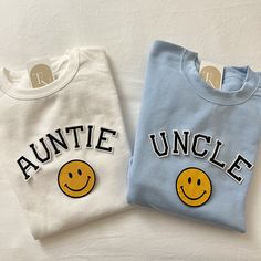 These Auntie and Uncle crewneck sweatshirts are the perfect pregnancy announcement / baby announcements! - They need to be purchased individually (it's not sold as a set) - Our sweatshirt material is super soft and comfy! ♡ - All our sweatshirts run a unisex fit. (Both for men and women). They are naturally oversized, so we normally recommend your true size. But if you like a more baggy look, we recommend sizing up. - These letters are iron-on patched and is heat pressed, not embroidered. - Plea Fun Crew Neck Top For Gender Reveal, Personalized Unisex Crew Neck Tops, Personalized Casual Tops For Gender Reveal, Cotton Letter Print Sweatshirt For Gender Reveal, Casual Letter Print Sweatshirt For Gender Reveal, Uncle Announcement Pregnancy, Pregnancy Reveal Shirt, Baby Announcement Shirts, New Aunt