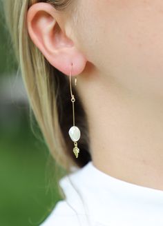 A timeless fresh-water pearl sways at the base of a real 14K gold-filled solid wire. A gold leaf dangles for added elegance. Why do you need gold-filled jewelry? It will not tarnish. It's friendly to sensitive ears because it contains ~100x more gold than gold-plated jewelry. This is not costume jewelry. You'll be able to keep this set for years to come. Perfect for the minimalist and classy bride. These earrings also make an excellent gift for mother's day. Toutietou earrings are great for Firs Delicate Gold Linear Earrings With Pearl Drop, 14k Yellow Gold Filled Dangle Pearl Earrings, 14k Gold-filled Yellow Gold Drop Pearl Earrings, Dainty Gold Linear Earrings With Pearl Drop, Dainty Gold Linear Earrings With Pearl Charm, Gold Linear Earrings With Pearl Drop, Delicate Gold Threader Earrings With Pearl Charm, Yellow Gold Threader Earrings With Pearl Drop, Yellow Gold Long Drop Threader Earrings With Pearl Drop