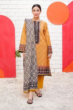 Winter Suit, Ladies Clothing, Shalwar Kameez, Suit Fabric, Pakistani Outfits, Desi, Clothing Brand, Kimono Top, Online Shopping