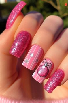 Christmas Nails Designs to Try in at your home Christmas Nail Trends, Pink Christmas Nail, Nail Options, Yeri Mua, Christmas Nail Ideas, 3d Nail Art Designs, Winter Manicure, Festive Nail Art, Nail Trend