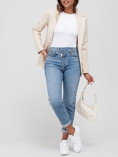 Look Jean, Mum Fashion, Summer Outfits For Moms, Mom Jean, Jeans Material, Casual Winter Outfits, Business Casual Outfits, Spring Summer Outfits, Spring Outfit