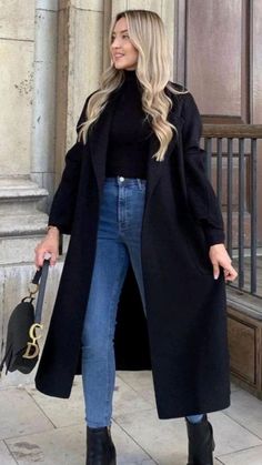 Long Coats For Women Black, Long Over Coat Women, Womens Black Trench Coat Outfits, Black Jacket For Women, Black Coat Winter Outfits Women, Outfit With Coat Casual, Black Dress With Long Coat, Black Long Jacket Outfit Women, Long Coat Women Outfit