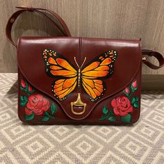 Custom Painted Vintage Gucci Bag. Excellent Condition. Burgundy Leather Purse Painting, Leather Drawing, Painted Purses, Painted Clutches, Vintage Gucci Bag, Gucci Gg Bag, Painted Leather Bag, Hand Painted Purses, Painted Handbag