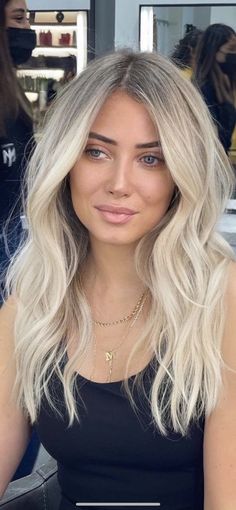 Platinum Blonde Hair With Root Shadow, Blond Root Smudge, Blonde Root Melt, Blonde Hair With Brown Roots, Blonde Inspiration, Hairstyles For Natural Hair, Medium Length Blonde Hair