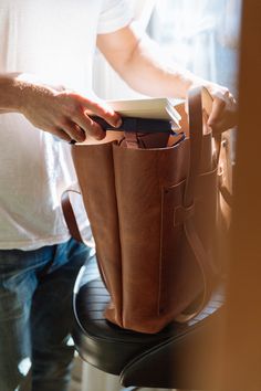 Tote bag Tuesday. Packing up the cargo tote. Tote With Pockets, Tote Bag With Pockets, Chic Leather, Extra Room, Tote Bag Leather, Leather Tote, Tote Bags, Laptop, Tote Bag