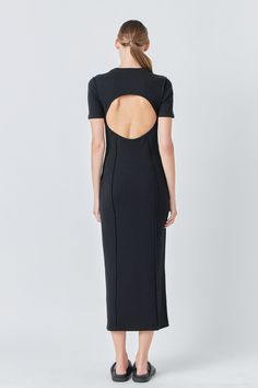 Introducing our stunning Overlock Piping Knit Maxi Dress - the perfect addition to your wardrobe! This dress features a maxi length open back design and short sleeves for a comfortable and stylish look. Its rib neck band adds a unique touch making it stand out from traditional maxi dresses. Made with high-quality fabric and expertly crafted overlock piping this dress provides both comfort and style. Perfect for any occasion whether it's a casual day out or a special event. Upgrade your dress col Black Short Sleeve Maxi Dress With Side Slits, Black Maxi Dress With Side Slits And Short Sleeves, Short Sleeve Maxi Dress With Side Slits For Evening, Fitted Dress With Cutout Back And Short Sleeves, Black Maxi Dress With Keyhole Back For Evening, Knitwear Trends, Strapless Bodycon Dress, Knit Maxi Dress, Tweed Dress