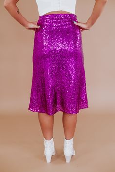 The More Of Glam Sequin Skirt offers a statement-centered look with sequin detailing throughout and an elevating midi length. Display a sleek, polished look in this midi skirt. Waist: High Rise Fabric: 95% Polyester, 5% Spandex; Lining: 100% Polyester Fully sequin design throughout Lined Midi length Imported Fit: True to size MEASUREMENTS: Measured laying flat: 1” stretch throughoutS: WAIST: 26” | LENGTH: 29” | HIPS: 36”M: WAIST: 28” | LENGTH: 29” | HIPS: 38”L: WAIST: 30” | LENGTH: 29 1/2” | HIP Style Wide Leg Jeans, Bride Top, Sequin Design, Exclusive Dress, Everyday Chic, Curvy Dress, Dresses By Length, Sequin Top, Skirt Leggings