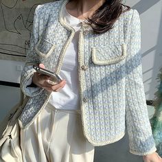 Beige Long Sleeve Tweed Outerwear, Beige Tweed Long Sleeve Outerwear, Trendy Tweed Blazer With Pockets, Beige Houndstooth Long Sleeve Outerwear, Beige Long Sleeve Houndstooth Outerwear, Trendy Tweed Long Sleeve Outerwear, Beige Houndstooth Outerwear For Spring, Beige Houndstooth Spring Outerwear, Spring Beige Houndstooth Outerwear