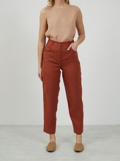 "SARAH is a high waisted tapered leg linen pants. DETAILS - High waisted - Seam pockets and back pockets - Tapered leg - Features hidden zip and the button in front - Elasticated back - 100% lightweight European linen fabric - Cut and sewn to order just for you in our studio COLOR - Rust, you can also choose other colors above - Fabric samples are available here https://www.etsy.com/listing/586569696/linen-fabric-samples SIZING & FIT - Fits true to size - Model is 5'8\" / 173cm and wearing a size S CARE FOR LINEN - Machine wash up to 30ºC/86ºF gentle cycle - Lay flat to dry or tumble dry low - Warm iron if needed - Do not bleach SIZE GUIDE Size conversion guide Size XS (US 0-2, IT 36-38, UK 4-6, Japan 3-5, France 32-34) Size S (US 4-6, IT 40-42, UK 8-10, Japan 7-9, France 36-38) Size M (US Linen Bottoms With Tapered Leg And Side Pockets, Linen Bottoms With Side Pockets And Tapered Leg, Straight Linen Pants With Pockets, High Waist Tapered Pants For Everyday, Straight Leg Linen Pants With Patch Pockets, Linen Pants With Hip Pockets And Tapered Leg, Straight Leg Linen Pants With Side Pockets, Tapered Leg Linen Pants With Hip Pockets, High Waist Pants With Welt Pockets For Everyday