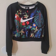 Nike Sportswear Tropical/Floral Print Crop Top Crew Sweater Size Small For Women Excellent Condition No Flaws Hawaiian-Flowers-Jungle-Multi- Palm Trees Nike Swoosh On The Front. Ribbed Collar. Solid Sleeves With Ribbed Wrist Cuffs Polyester Fabric For Durability And Quick Breeze. Black Athleisure Tops For Leisure, Black Long Sleeve Activewear For Leisure, Black Long Sleeve Leisure Activewear, Nike Sports Sweatshirt For Spring, Nike Spring Sports Sweatshirt, Black Sportswear Tops For Leisure, Casual Sportswear Tops, Fitted Black Sweatshirt For Sports, Black Sweatshirt For Sports