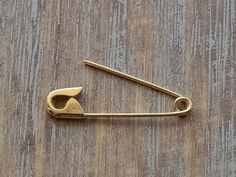 This is one piece of of 1 Inch Gold Safety Pin which is 2.5 cm(1'') long and the weight is 0.45 gr. I hallmark all the items.Here is some details of the item: Gold-Glossy finish-Hand made-Hallmarked. The Safety Pin is shipped in a really nice gift box. Here is some general information about gold carat: Gold carat: There are several carats available for gold. The carat is the gold content of the metal. The carat measures the proportion of pure gold mixed with other metal alloy to make up the fina Safety Pin Earring, Safety Pin Jewelry, Safety Pin Brooch, Punk Earrings, Safety Pin Earrings, Wedding Brooch, Mini Hoop Earrings, Baby Jewelry, Earring Gold