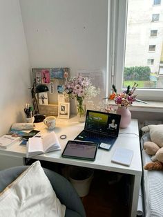 Uni Life Aesthetic Study, Uni Room Inspo, Desk Aesthetic Inspiration, Study Desk Aesthetic, Uni Room, Productivity Tools, Study Motivation Inspiration, Study Desk, House Room