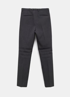 Pantalón de Gucci de lana con trabillas para cinturón, dos bolsillos oblicuos laterales, y bolsillos traseros. Forro de viscosa. Hecho en Italia. Talla normal, elige tu talla habitual. Tallaje italiano para hombre. Material: 100% lana. Tailored Gucci Bottoms For Workwear, Gucci Tailored Bottoms For Workwear, Elegant Gucci Straight Leg Bottoms, Classic Gucci Workwear Pants, Elegant Gucci Straight Leg Pants, Elegant Gucci Pants For Formal Occasions, Gucci Formal Pants, Classic Gucci Bottoms For Work, Gucci Straight Leg Work Bottoms