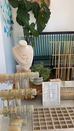 Small business post ahead for my fellow entrepreneurs 🤍⬇️ I’ve been a jewelry vendor at over a dozen events and it is not for the faint of heart! But it can be so rewarding when you find yourself at the events where you know your people will be. 👍🏼 Knowing the events that attract the person you want to serve with your product is key, otherwise an event is truly not worth your time. For example, I sell handmade, feminine jewelry to women, so doing a pop-up at a car show of mostly men wouldn... Pop Up Shop Table Display Ideas Jewelry, Jewelry Event Display Ideas, Jewelry Booth Display Ideas Craft Fairs, Jewelry Vendor Booth Ideas, Market Jewelry Displays Booth Ideas, Jewelry Bar Display, How To Display Jewelry, Booth Jewelry Display Ideas, Vendor Booth Jewelry