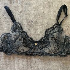 Brand New With Tags Black Delicate Lace Bra For Evening, Black Delicate Lace Evening Bra, Chic Evening Bra, Chic Black Bra For Night Out, Chic Black Bra For Evening, Chic Black Bra For Evening Wear, Chic Black Evening Bra, Feminine Black Bra, Black Evening Bra