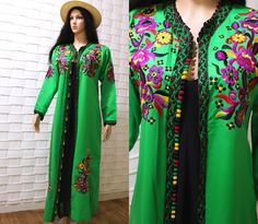 Wrap yourself in the timeless allure of our vintage Moroccan kaftan cape. This classic piece exudes comfort and style, with delicate embroidered accents. The vibrant, colorful green and floral patterns bring a touch of elegance, making it ideal for both relaxed moments and casual outings. The unique cape design ensures it stands out in your wardrobe, offering a blend of vintage charm and modern flair. Embrace the beauty of Moroccan tradition in this versatile and stylish cape . Measurements : bust:100cm/39'' length:138cm/54'' it would fit S and M Green Floral Embroidered Maxi Kaftan, Embroidered Long Green Abaya, Green Floral Embroidered Summer Kaftan, Summer Green Kaftan With Floral Embroidery, Green Floral Embroidered Kaftan For Summer, Green Floral Embroidery Kaftan For Summer, Green Long Kaftan For Eid, Vintage Long Green Dress, Beach Green Kaftan With Floral Embroidery