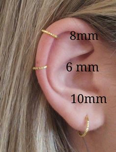 an ear piercing is shown with the measurements