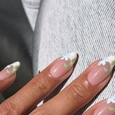 nails, unghie, nailart Floral Tip Nail Art, Almond Shape French Tip With Flowers, Floral French Tip Nail Designs, French Tip With Floral Design, Easter French Tips, Flower Nails Inspiration, Simple Floral Nails Short, Light Pink French Tip Nails With Flowers, Floral Pastel Nails