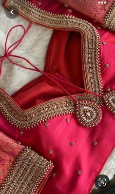 Bridal Hand Work Blouse Design, Bride Saree Look For Wedding, Not Blouse Design, Booti Work Embroidery Blouse, Designer Bridal Blouse Designs, Blouse Back Neck Aari Designs, Paithani Blouse Work Designs Latest, Bride Saree Blouse Designs, Engagement Blouse Aari Work Designs