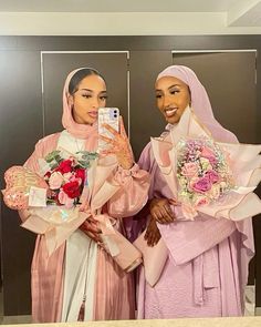 Hijabi With Flowers, Modest Birthday Outfit, Muslim Friends, Modest Outfits Muslim, Outfits Muslim, Stile Hijab, Birthday Fits, Modest Fashion Hijab