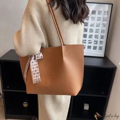 Bird in Bag - New shoulder bag retro solid color large capacity design handbag female Street Trends, Coupon Gift, Sewing Thread, Bird In Bag, Save The Planet, Gift Coupons, Discount Coupon, Designer Handbags, Solid Color