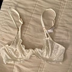 Aerie Lace Small Now In Center Adjustable Clasp Closure In Back Adjustable Strap Rose Gold Hardware Not See Through Super Cute And Comfy! Brand New No Tag Never Worn Size 30b (But Is Adjustable) White Party Bra With Adjustable Straps, White Lace Bra With Straps, Lacey Bra, Lace Bra Top, Pink Lace Bra, Aerie Bras, Lace Halter Bralette, Halter Bralette, Padded Bralette