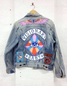 Denim jacket with a cool esoteric eye patch Denim Jacket With Patches, Jacket With Patches, Gala Gonzalez, Mode Tips, Emmanuelle Alt, Diy Vetement, Blazer Outfit, Mama Style, Painted Denim