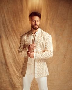 Classy Kurta For Men, Dulha Outfit, Traditional Indian Mens Clothing, Shaadi Outfits, Indian Wedding Suits Men, Latest Kurta Designs, Mens Party Wear, Weddding Dress, Haldi Outfits