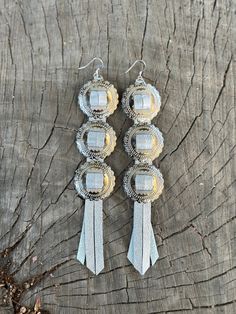 Conchos Crafts, Diy Western Jewelry, Desert Jewelry, I Need A Hobby, Concho Earrings, Silver Smithing, Western Boutique, Pallet Crafts, Southwest Jewelry