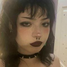 2000 Grunge Makeup, Leavers Makeup, Alternative Makeup Grunge, Emo Makeup 2000s, Cute Goth Makeup, Semi Makeup, Simple Alt Makeup, Alternative Eyeliner, Makeup Edgy