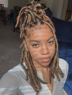 Tranças Faux Locs, Faux Locs Bob, Twists Locs, Faux Locs Hairstyles, Pelo Afro, Braids Locs, Classic Hairstyles