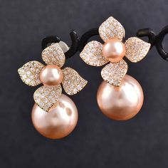 SPECIFICATIONS Style: Vintage Shape\pattern: Ball Sales Method: Retail And Wholesale Place of Origin: Zhejiang China (Mainland) Packing: Blue Velvet Bag Origin: Mainland China Occassion: Party,Wedding,Club,Ball,Anniversary,Engagement Model Number: ES334 Metals Type: Zinc alloy Material: CRYSTAL Keywords 4: earings korean syle Keywords 3: Pearl earrings Keywords 2: earring for women Keywords 1: Women fashion earrings Item type: Women fashion jewelry Item Type: Earrings Gender: Women Fine or Fashion: Fashion Earring Type: Stud Earrings Condition: 100% Brand New CN: Zhejiang Brand Name: SINLEERY Back Finding: Push-back Flower-shaped Pearl Drop Earrings For Party, Rose Gold Pearl Earrings For Party, Party Pearl Drop Flower Earrings, Elegant Flower-shaped Pearl Earrings For Party, Flower-shaped Pearl Earrings For Party, Pearl White Flower-shaped Earrings For Party, Pearl Drop Flower-shaped Earrings For Party, Party Pearl Drop Earrings With Flower Shape, Flower Shaped Pearl Earrings For Parties