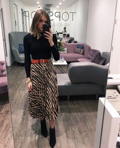 Emily J, Expensive Dresses, Winter Skirt Outfit, Smart Outfit, Animal Print Fashion, Dress Out, Polo Neck, Mode Fashion, Work Fashion