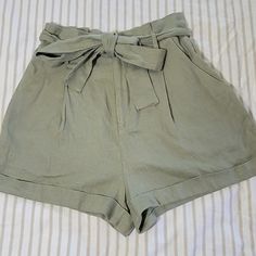 Mwt Forever 21 Green High-Rise Short Shorts. Small. Belt Tie Same Fabric As Shorts Zip Up With Clasp Hemline Pleated On Front And Back For Fit Two Front Pockets. Waist 13" Rise 13.5" Inseam 2 1/4" All Measurements Are Approximate 80% Rayon 20% Linen Hand Wash Cold Do Not Bleach Dry Flat Iron Low Do Not Dry Clean Casual Forever 21 Shorts With Built-in Layer, Forever 21 Shorts For Summer Day Out, Casual High-waisted Shorts By Forever 21, Trendy Summer Bottoms With Paperbag Waist, Trendy Paperbag Waist Bottoms For Summer, Trendy Summer Paperbag Waist Bottoms, Forever 21 Bottoms With Built-in Shorts For Summer, Forever 21 Bottoms With Pockets For Spring, Forever 21 High-waisted Shorts With Pockets