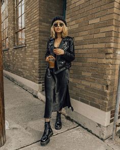 Nicole Alyse, Black Uniform, Rock Outfits, Rocker Chic, Looks Black, Outfit Winter, All Black Outfit, Look Vintage, Edgy Outfits