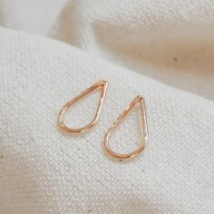 "Hammered Teardrop Stud Earrings" Teardrops measure 1/2" Earrings come atop matching Sterling Silver or 14k Gold Filled stud posts and include matching ear nuts. No plating 100% hypoallergenic, waterproof and tarnish resistant 2 Earrings, Minimalist Studs, Lace Jewelry, Studded Sandals, Braided Strap, Gold Filled Jewelry, Everyday Jewelry, Minimalist Earrings, Gold Earrings Studs