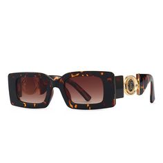 These vintage-inspired rectangle sunglasses offer a touch of luxury to your everyday look. With a sleek design and a range of colors to choose from, they're the perfect addition to any outfit. Protect your eyes while staying stylish with these affordable and chic shades. Men Vintage Fashion, Female Luxury, Small Sunglasses, Street Shooting, Marble Frame, Rectangle Sunglasses, Blue Frames, Men Vintage, Gray Yellow