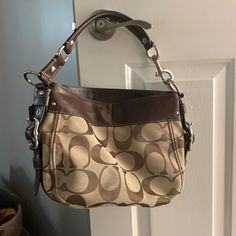 Brand New Never Used Before Coach Purse Brown Bucket Bag With Silver-tone Hardware, Casual Coach Shoulder Bag With Silver-tone Hardware, Chic Brown Hobo Bag With Silver-tone Hardware, Chic Brown Bags With Silver-tone Hardware, Purse Aesthetic, Tan Purse, Daypack Backpack, Vintage Coach Bags, Handbag Vintage