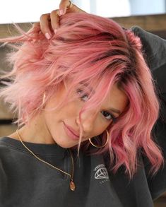 Spring Grunge, Grunge Haircut, Pink Short Hair, Spring Hair Color Trends, Haircut Medium, Light Pink Hair, Spring Hair Color, Smink Inspiration