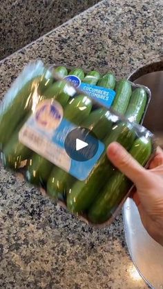 Store Cucumbers, Harvesting Garden, Store Veggies, Planting Food, Veggie Storage, How To Store Cucumbers, Homemade Baking Powder, 10 Day Cleanse, Kitchen Tricks