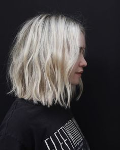 Wavy Bob Hairstyles, Penteado Cabelo Curto, Short Blonde Hair, Medium Hair Cuts, Hair Envy, Grunge Hair, Medium Length Hair Cuts, Blonde Hair Color