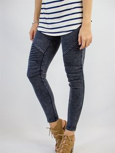 Our stylish moto-inspired jeggings are a must have in your wardrobe. Not only are they stretchy & comfy, but they go with virtually any outfit! Elastic Waistband Zipper detail at ankle Rear Pockets! SIZING: Small 2-4 Medium 4-6 Large 6-8 XL 10-12 1X 12-14 2X 14-16 3X 16-18 RUNS SMALL - SIZE UP FOR LOOSER FIT Model is 5'9", size 2/4, and wearing a Small Trendy Fall Leggings With Zipper Closure, Stretch Fall Leggings With Zipper Closure, Stretch Leggings With Zipper Closure For Fall, Trendy Fitted Jeggings With Zipper Closure, Fall Denim Casual Leggings, Trendy Stretch Leggings, Casual Denim Leggings For Fall, Casual Stretch Pants With Zipper Closure, Casual Fall Leggings With Zipper Closure