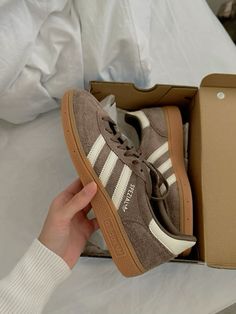 Sneaker Inspo Aesthetic, Brown Spezial Adidas, Adidas Brown Shoes, Adidas Spezial Brown, Autumn Shoes 2024, Swag Shoes Sneakers, Brown Gazelle, Adidas Brown, Brown Adidas