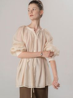 Composition : Polyester24% Tencel 76%Country of Origin : Republic of Korea Summer Linen Tops With Blouson Sleeves, Summer Workwear Blouse With Unlined Sleeves, Spring Blouse With Unlined Sleeves For Daywear, Summer Blouse With Gathered Sleeves For Day Out, Spring Daywear Beige Blouse, Spring Daywear Blouse With Gathered Sleeves, Chic Summer Blouse In Neutral Color, Neutral Blouse For Summer Daywear, Chic Neutral Blouse For Daywear