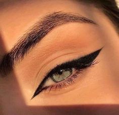 Eyeliner Subtle, Eyeliner Butterfly, Eyeliner Puppy, Eyeliner Egirl, Cat Eye Eyeliner Tutorial, Eyeliner Alt, Subtle Eyeliner, Eyeliner Korean, Eyeliner Cateye