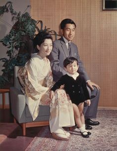 Shiny Wedding Dress, Empress Michiko, Fashion Timeline, Japanese Wedding, European Royalty, Royal Princess, The Empress, British Royalty, Crown Royal