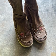 2000s boho embroidered wedge boots

size 8.5





B11 2000s Boho, Wedge Boots, Women's Boots, Womens Boots, Wedges, Boots