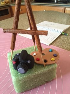 a cake made to look like an artist's easel and painting palettes